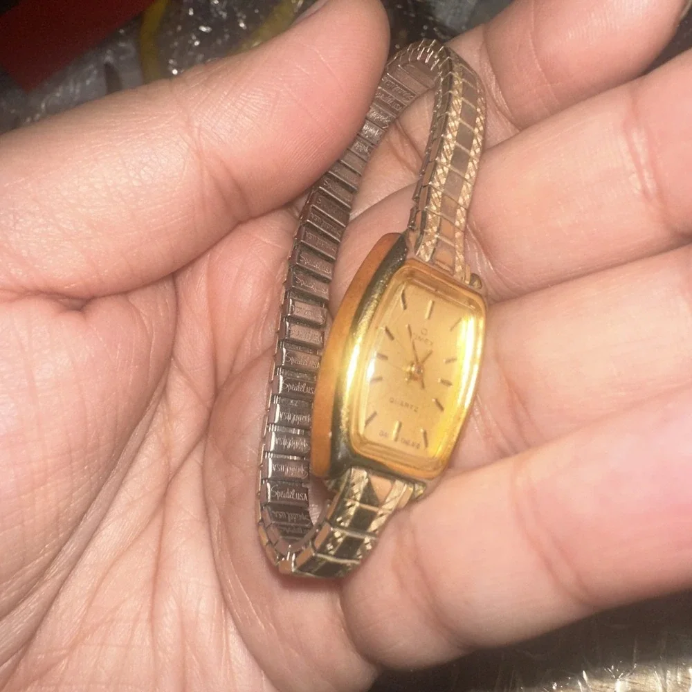 Works Timex Q Quartz Gold Tone Ladies Vintage 1980s Watch England Dial 17mm 6.5